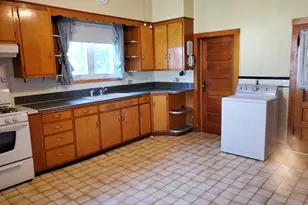 241 E 1st St, Oglesby, IL 61348 - Photo 7