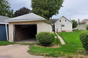241 E 1st St, Oglesby, IL 61348 - Photo 17