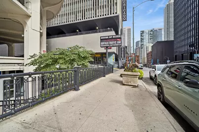 300 N State Street #5504, Chicago, IL 60654 - Photo 21