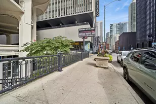 300 N State St, Chicago, IL 60654 - Photo 21