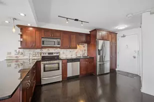 300 N State St, Chicago, IL 60654 - Photo 11