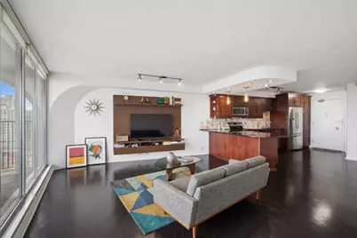 300 N State Street #5504, Chicago, IL 60654 - Photo 9
