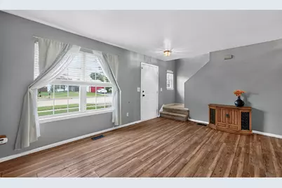 141 W Prairiefield Avenue, Cortland, IL 60112 - Photo 5