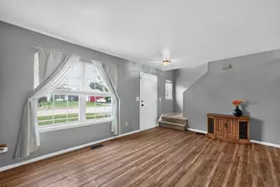 141 W Prairiefield Ave, Cortland, IL 60112 - Photo 5