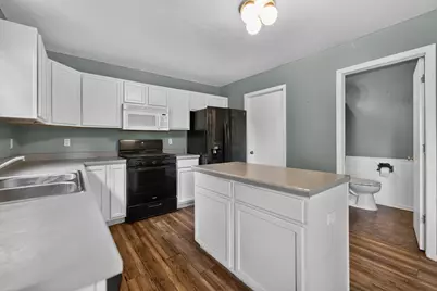 141 W Prairiefield Avenue, Cortland, IL 60112 - Photo 7