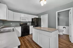 141 W Prairiefield Ave, Cortland, IL 60112 - Photo 7
