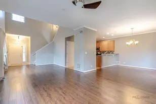 1880 Maureen Dr, Hoffman Estates, IL 60192 - Photo 3