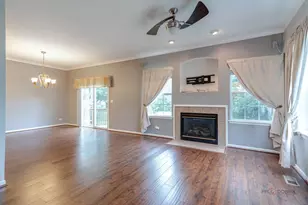 1880 Maureen Dr, Hoffman Estates, IL 60192 - Photo 7