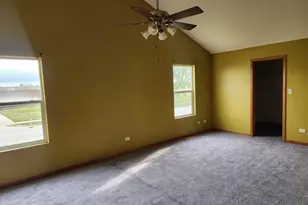 627 Clover Ln, University Park, IL 60484 - Photo 5