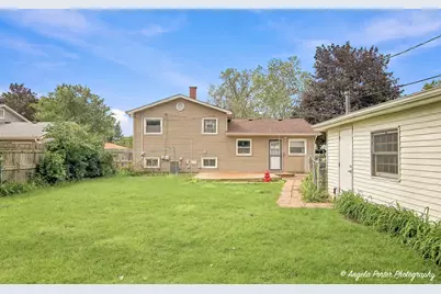 637 N Greenview Avenue, Mundelein, IL 60060 - Photo 27