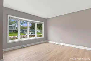 637 N Greenview Ave, Mundelein, IL 60060 - Photo 5