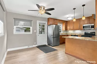 637 N Greenview Avenue, Mundelein, IL 60060 - Photo 7