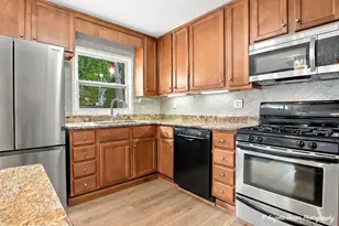 637 N Greenview Ave, Mundelein, IL 60060 - Photo 9