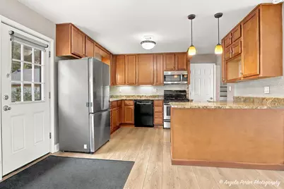 637 N Greenview Avenue, Mundelein, IL 60060 - Photo 11