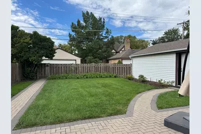 8048 N Ozanam Avenue, Niles, IL 60714 - Photo 19