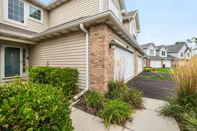 1693 S Candlestick Way #1693, Waukegan, IL 60085 - Photo 3