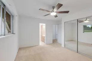 304 Andover Ct, Streamwood, IL 60107 - Photo 9