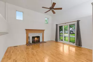 304 Andover Ct, Streamwood, IL 60107 - Photo 3