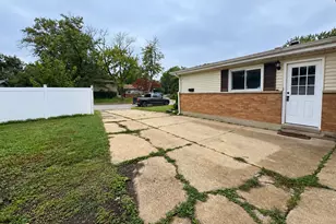 303 Gettysburg St, Park Forest, IL 60466 - Photo 3