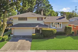 539 Sandy Ln, Des Plaines, IL 60016 - Photo 1