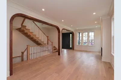 4252 N Hamlin Avenue, Chicago, IL 60618 - Photo 3