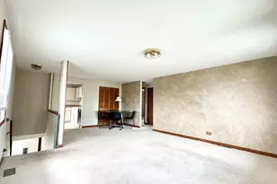 935 Shattuck Ln, Schaumburg, IL 60194 - Photo 5