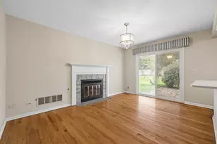2013 Vanderbilt Ct, Naperville, IL 60565 - Photo 7