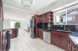 7261 N East Prairie Rd, Lincolnwood, IL 60712 - Photo 5