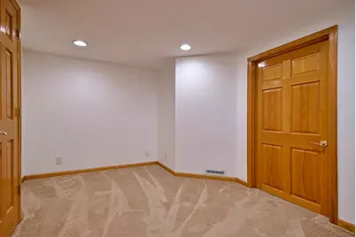 703 Larkfield Circle, Rockford, IL 61107 - Photo 33