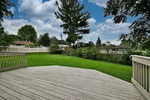 703 Larkfield Cir, Rockford, IL 61107 - Photo 45