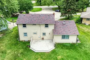 703 Larkfield Cir, Rockford, IL 61107 - Photo 47