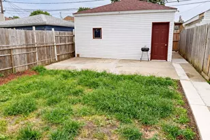 1317 S 57th Ave, Cicero, IL 60804 - Photo 15