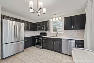 2522 Charleston Dr, Schaumburg, IL 60193 - Photo 5