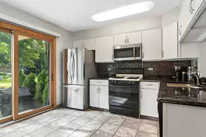 4608 Mumford Drive, Hoffman Estates, IL 60192 - Photo 7