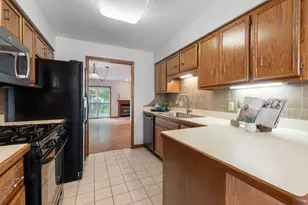 214 S Harrison St, Geneva, IL 60134 - Photo 5