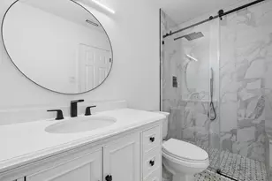 8320 High Point Cir, Darien, IL 60561 - Photo 17