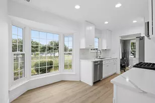 8320 High Point Cir, Darien, IL 60561 - Photo 5