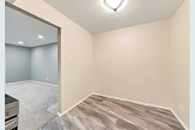 675 Grove Drive #304, Elk Grove Village, IL 60007 - Photo 5