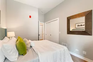 3217 N Clark St, Chicago, IL 60657 - Photo 17