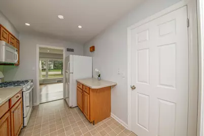 384 S Wolf Road S, Des Plaines, IL 60016 - Photo 11