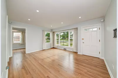 384 S Wolf Road S, Des Plaines, IL 60016 - Photo 5