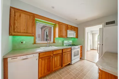 384 S Wolf Road S, Des Plaines, IL 60016 - Photo 9