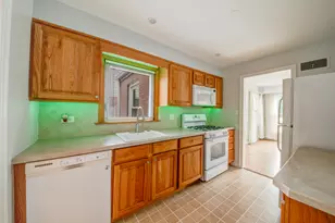 384 S Wolf Road S, Des Plaines, IL 60016 - Photo 9