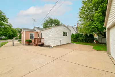 384 S Wolf Road S, Des Plaines, IL 60016 - Photo 25