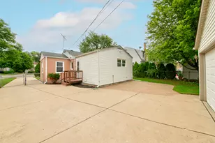 384 S Wolf Road S, Des Plaines, IL 60016 - Photo 25