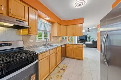 820 N Dexter Lane, Hoffman Estates, IL 60169 - Photo 7