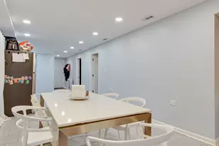 5225 W Melrose St, Chicago, IL 60641 - Photo 15