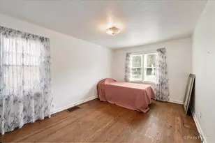 226 N Elmwood Ave, Waukegan, IL 60085 - Photo 13