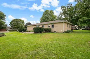201 Marlane Dr, Alpha, IL 61413 - Photo 3