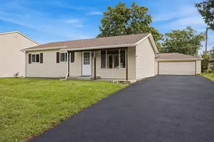 152 Malibu Dr, Bolingbrook, IL 60440 - Photo 1
